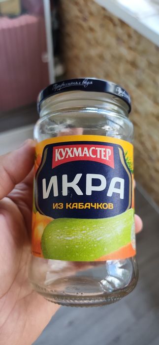 Банки резьбовые из под салатов.