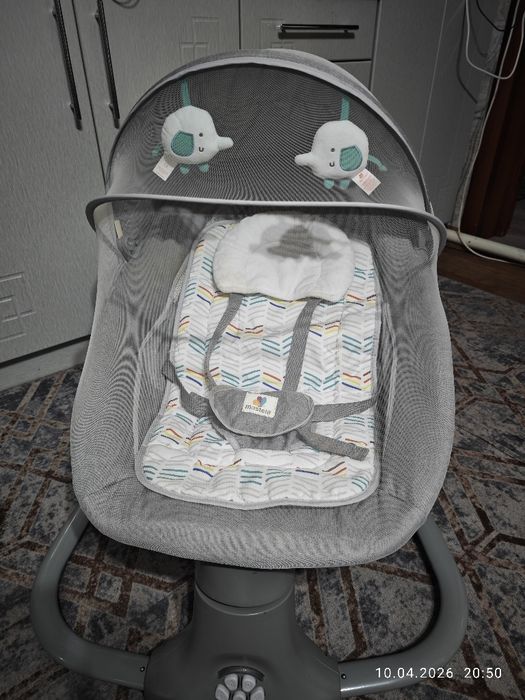 Продается детский шезлонг-качалка