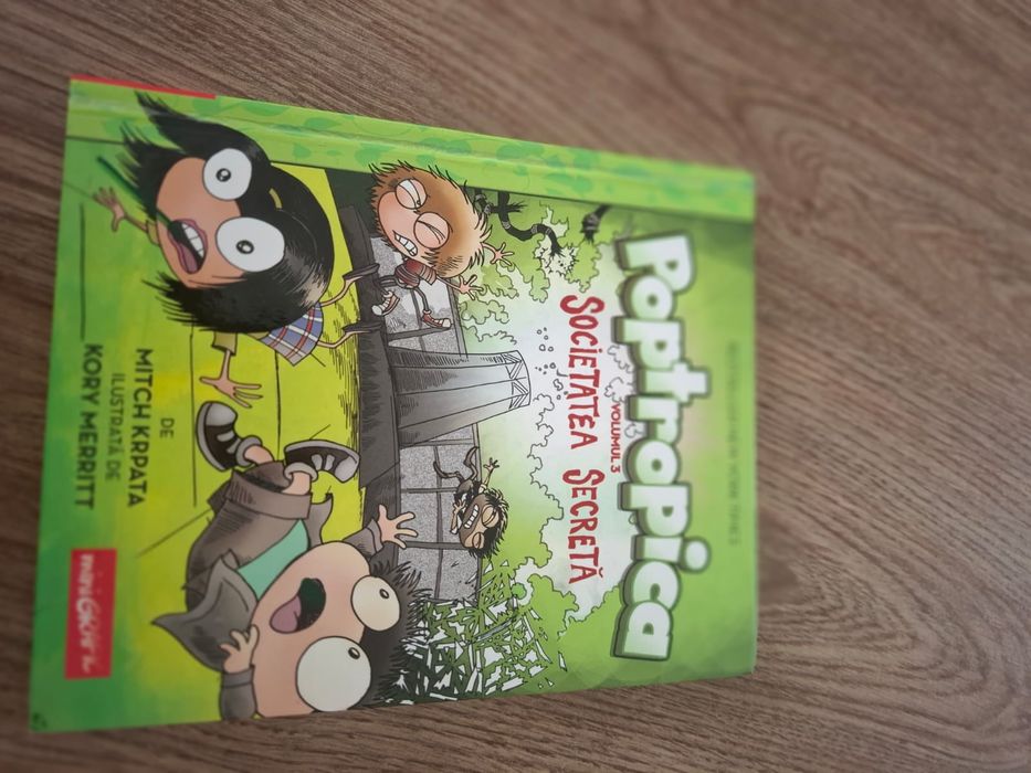 Vând cărțile poptropica 1-4