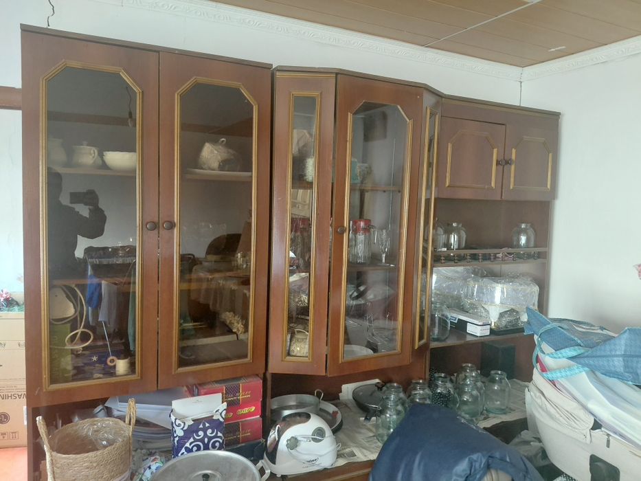 Осы шкаф үш бөлек