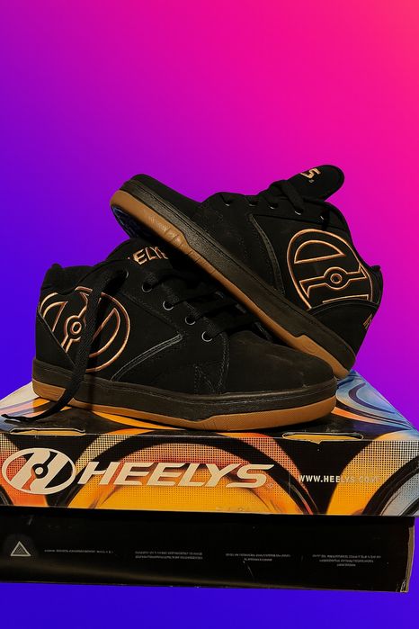 ЧИСТО НОВИ детски обувки с колелца - HEELYS