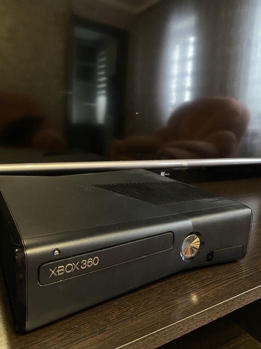 Продам x-box 360 slim 250gb