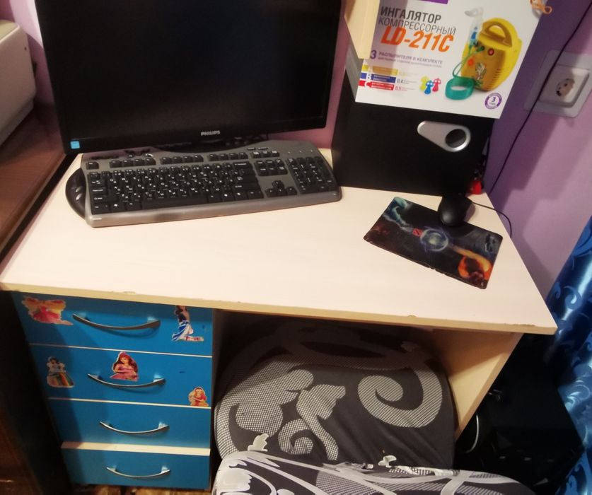 Продам детский спальный гарнитур, стол +полка в подарок