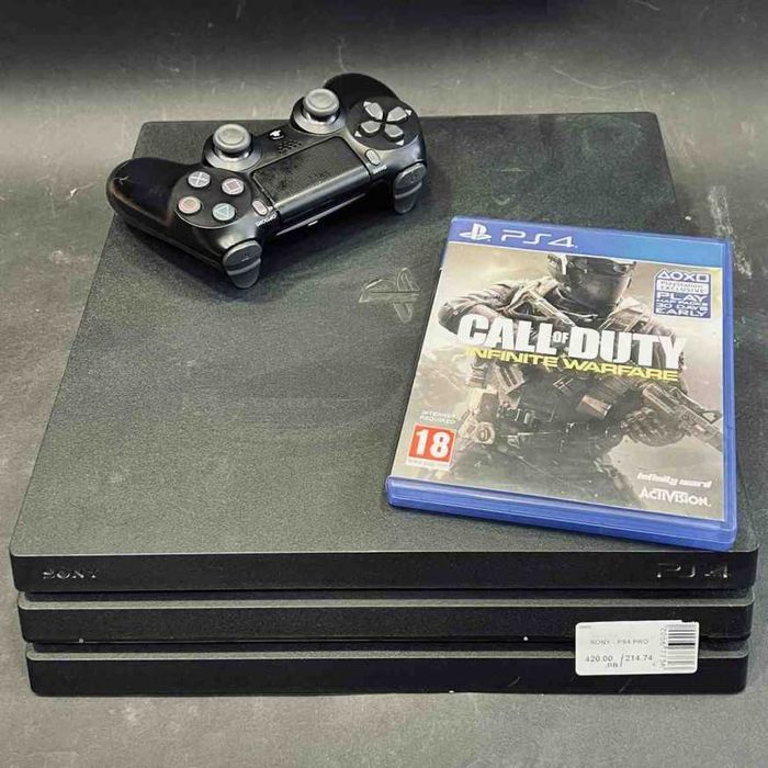 Конзола SONY - PS4 PRO с 1бр. джойстик и 1бр. игра