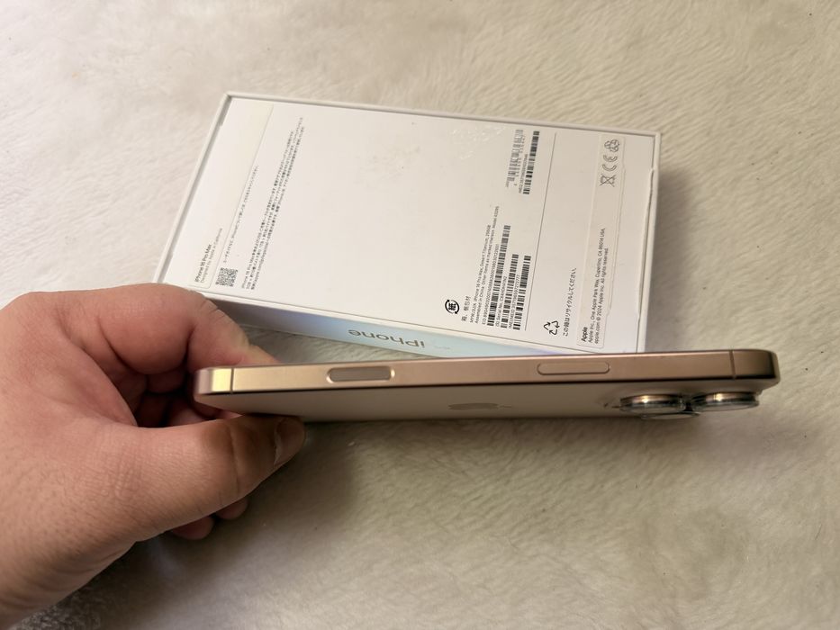 Продам Iphone 16 pro max