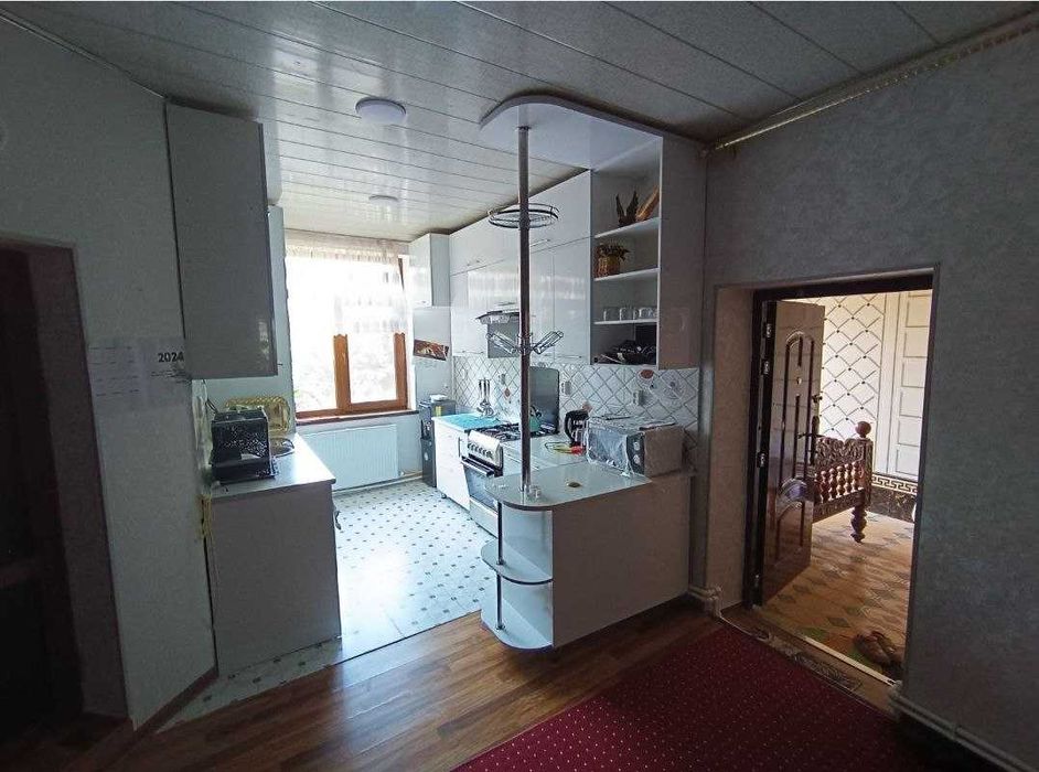 7 хонали, 6 сотикдан иборат булган ховли сотилади.