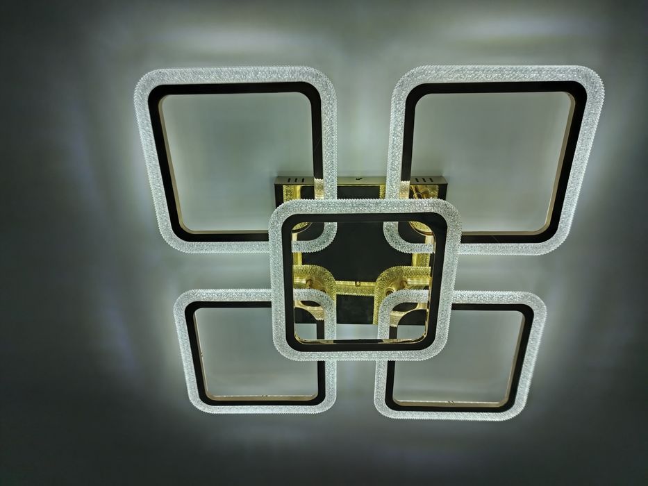 Продам новую люстру