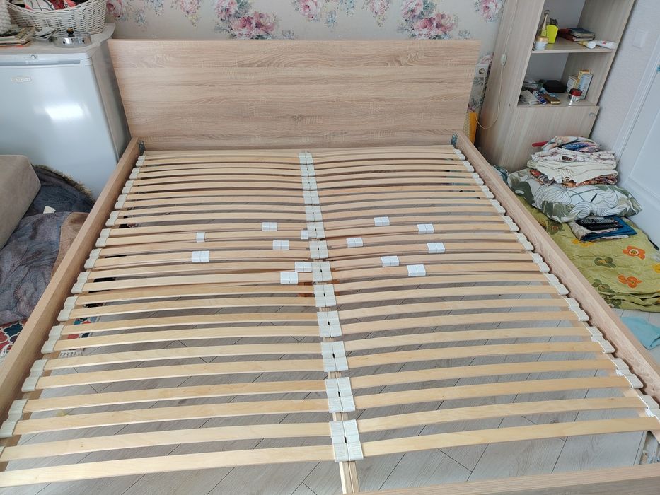 Двуспальная кровать