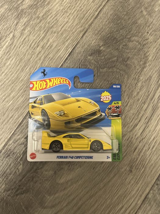 Модель Hotwheels ferrari f40