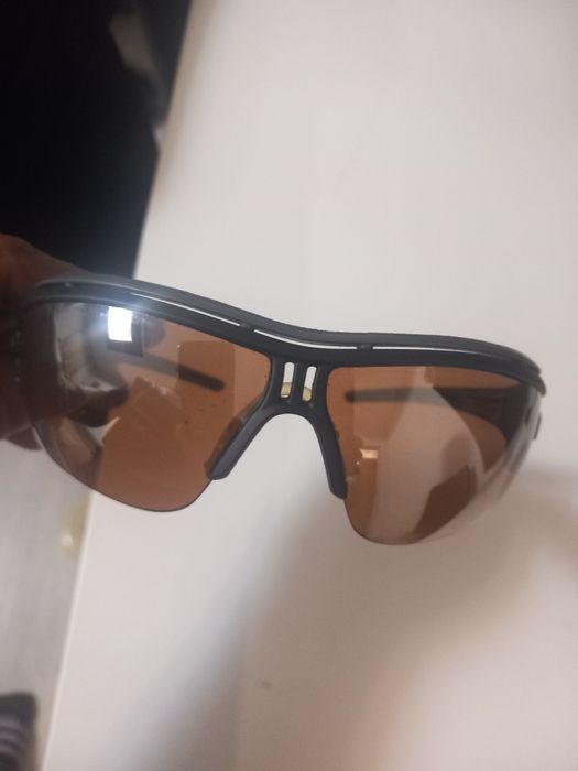 Bună vând ochelari adidas folosiți dar an stare buna