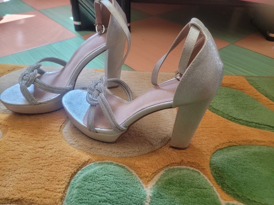 Дамски сребристи сандали, 40 номер, слагане веднъж