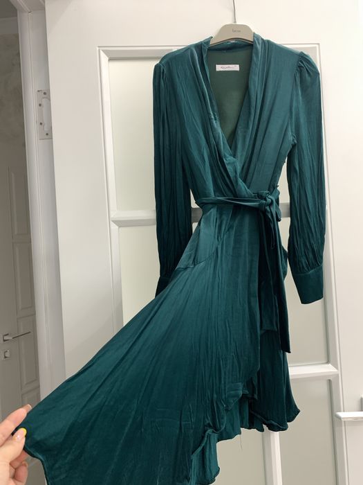 Платье нарядное из атласа