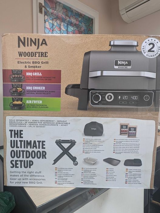 Ninja Woodfire  Електрическо барбекю за къмпинг с пушилня и фритюрник