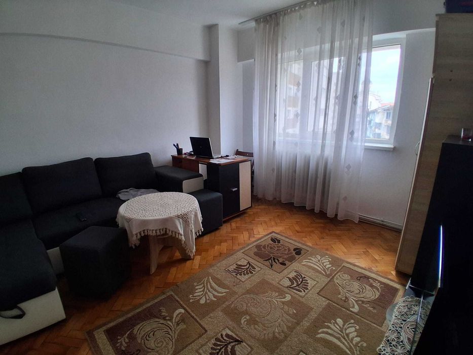 Închiriez Garsonieră