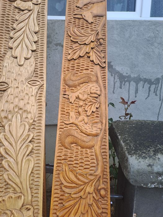 Draperii din lemn sculptate