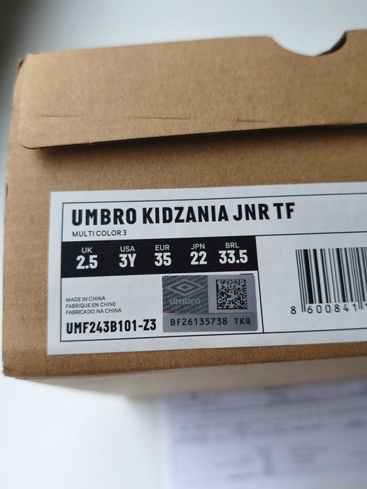 Детски футболни обувки UMBRO - размер 35
