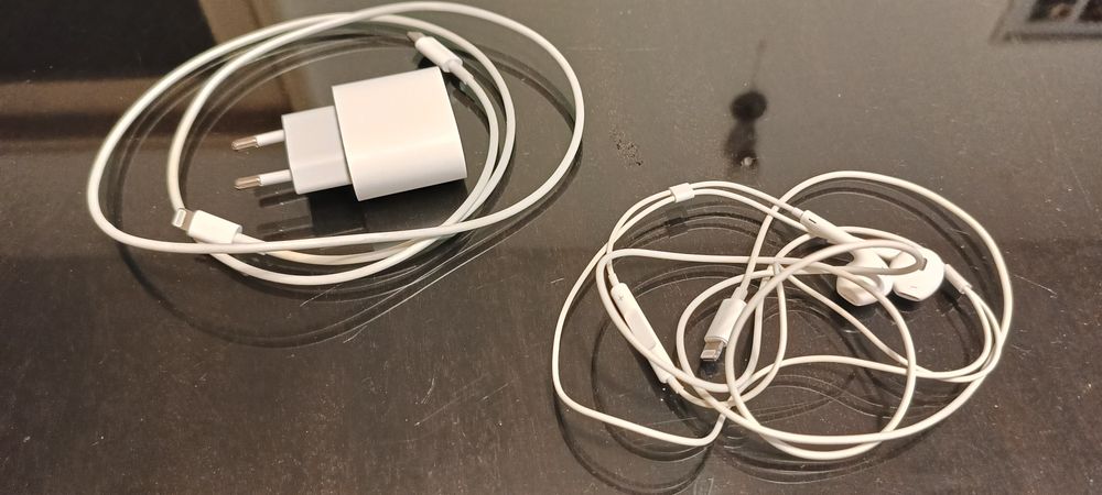 iPhone 11 pro max 256 GB  black se prezintă bine