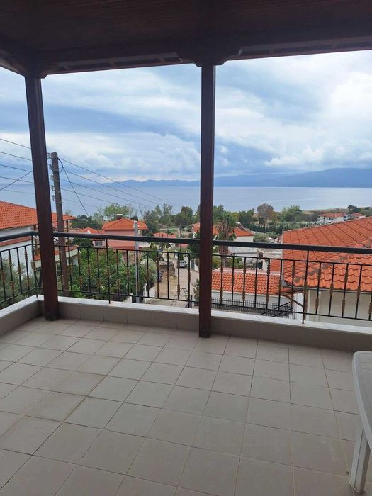 Продава триетажна къща 120 м2 с двор 280 м2 в Аспровалта, Гърция