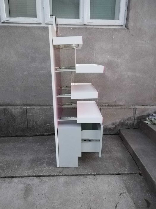 Stand make-up. Se poate folosi la orice