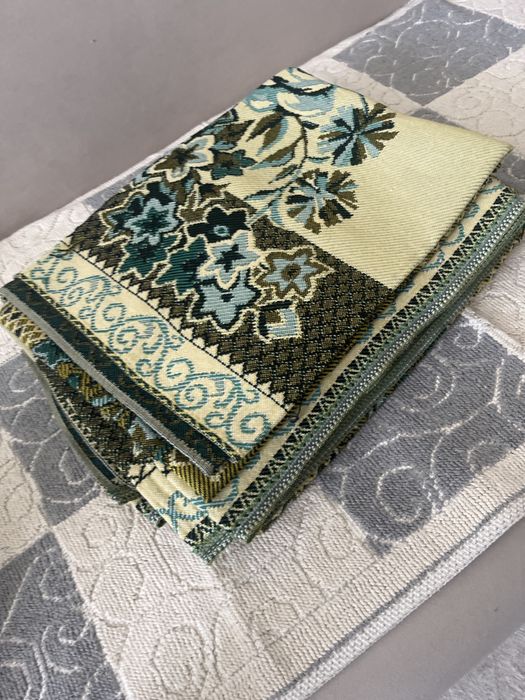 продам 3 пледа не большие