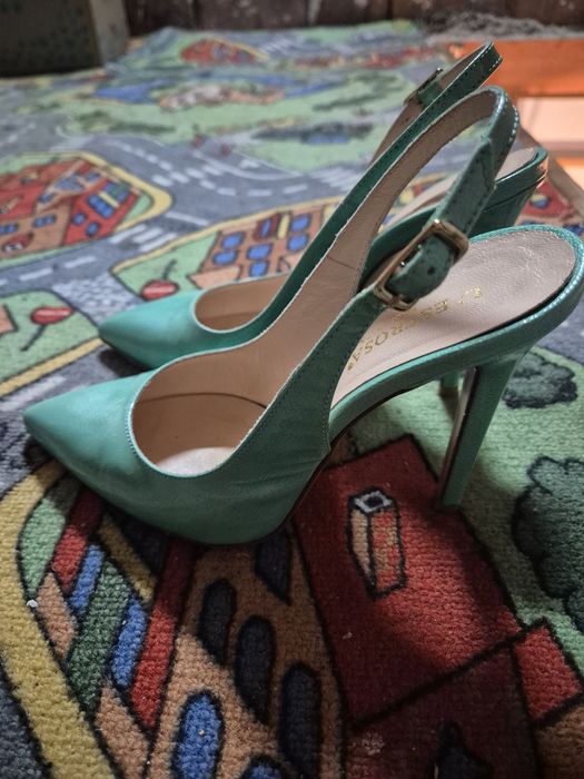 Sanda plina in față, verde, piele lăcuită