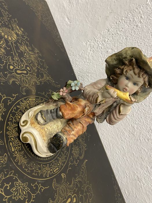 Стара италианска фигура от порцелан каподимонте