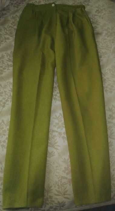 Pantaloni de la United Colors of Benetton, model foarte frumos, sunt foarte frumos lucrati, cu talie mai inalta
