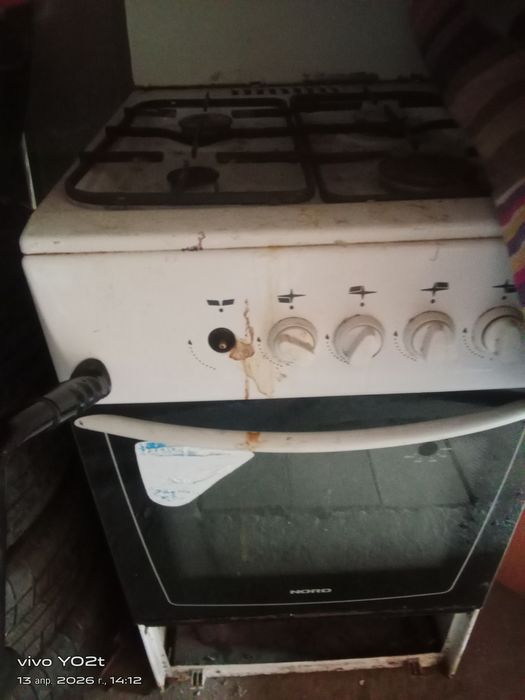 Продам газ плиту.