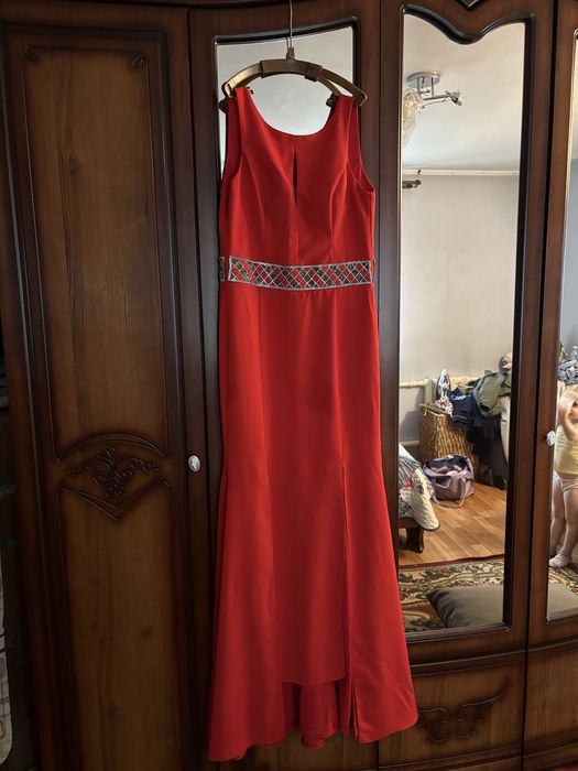 Платье вечернее б/у