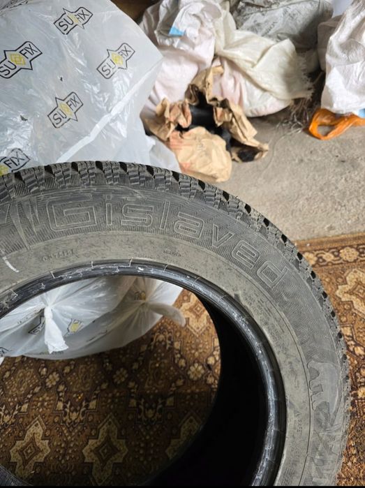 Продае́тся зимняя шипованная резина