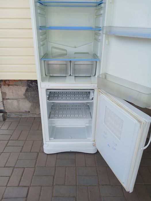 Холодильник indesit