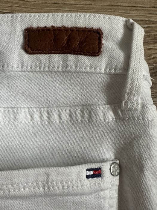 Бели дамски дънки Tommy Hilfiger