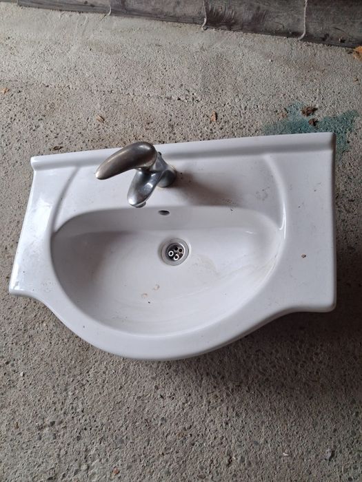 Donez chiuveta +baterie baie, mască chiuveta și oglinda  baie și calor