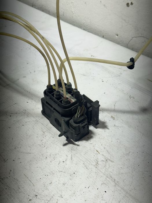 Клапана пневмо подвески Mercedes w221