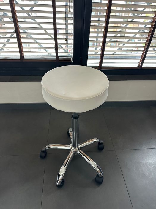 Висок Стол на колелца Киев с 24 м гаранция