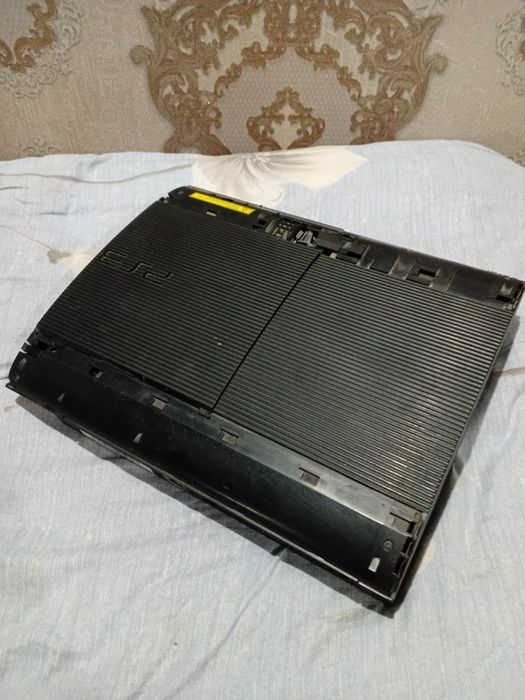 Playstation 3 slim sotiladi 500 gig
