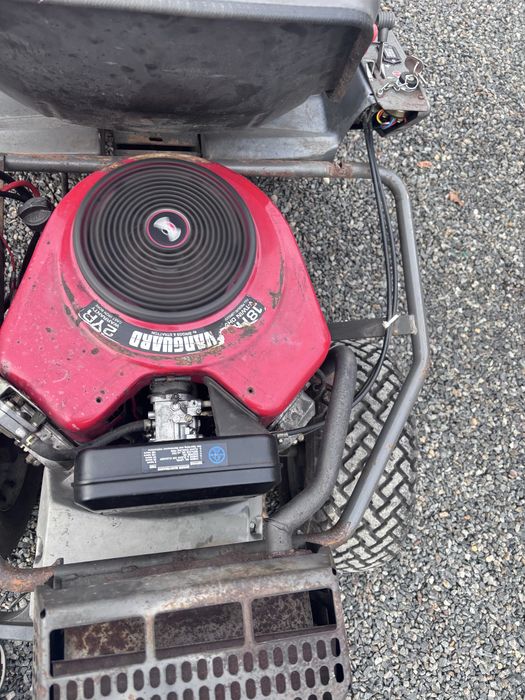 Tractoras tuns iarba husqvarna rider 1200