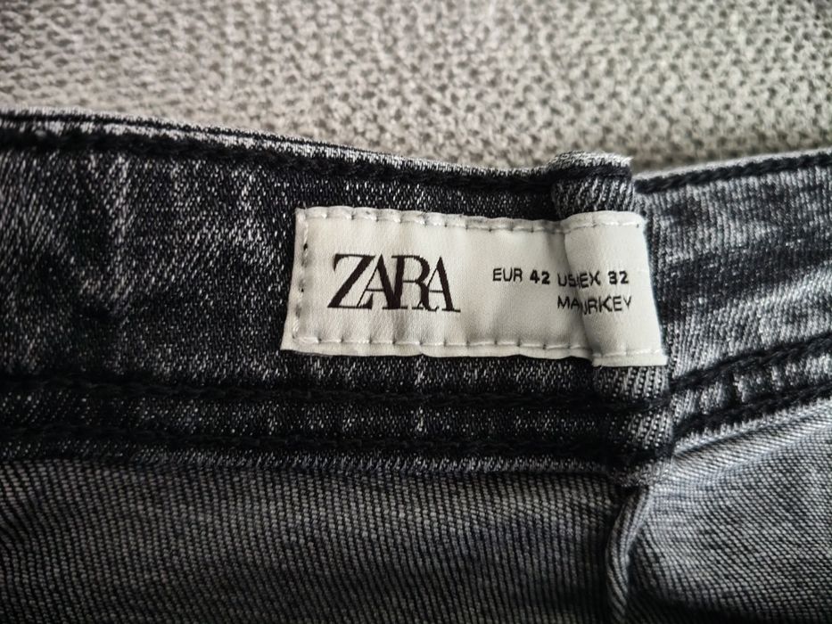 Vând blugi Zara in stare foarte bună mărimea 42 (fitM)!!!
