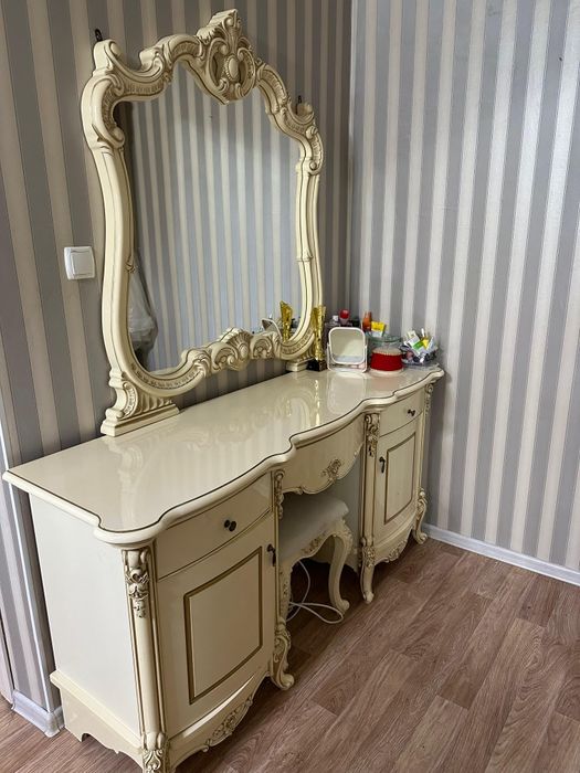 Продам спальный гарнитур