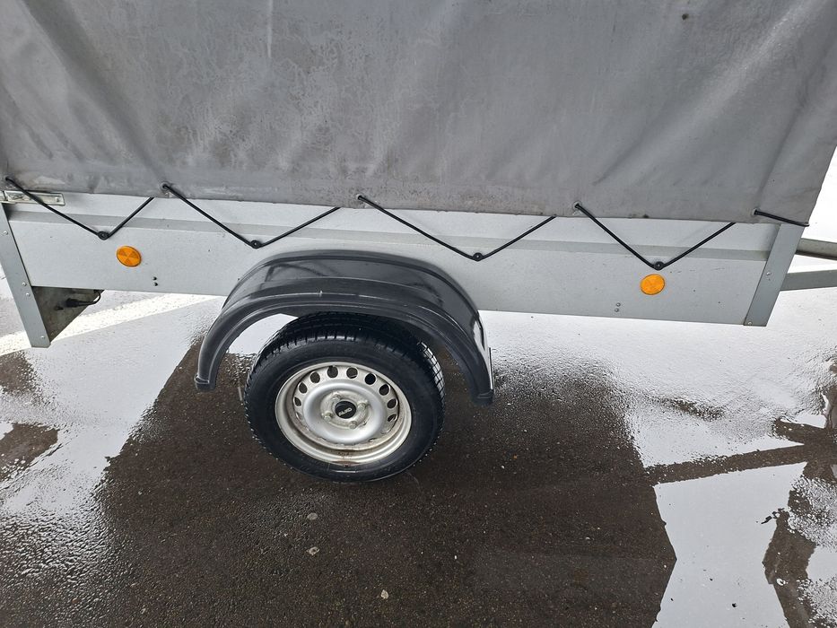 Remorca 750 kg cu prelata