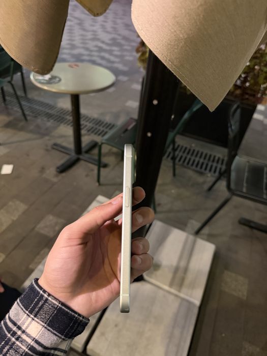 Продам IPhone 15, 128