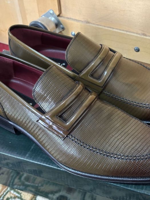 2 штука Брендовый очень хорошие туфли.