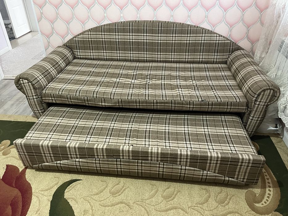 Продаю диван в хорошем состояний