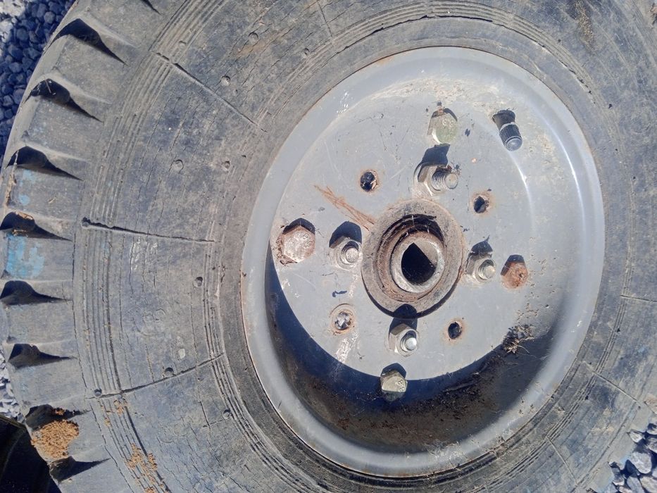 Продавам инвентар за фреза.