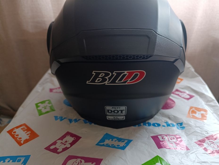 Продавам две модулни (отваряеми) каски