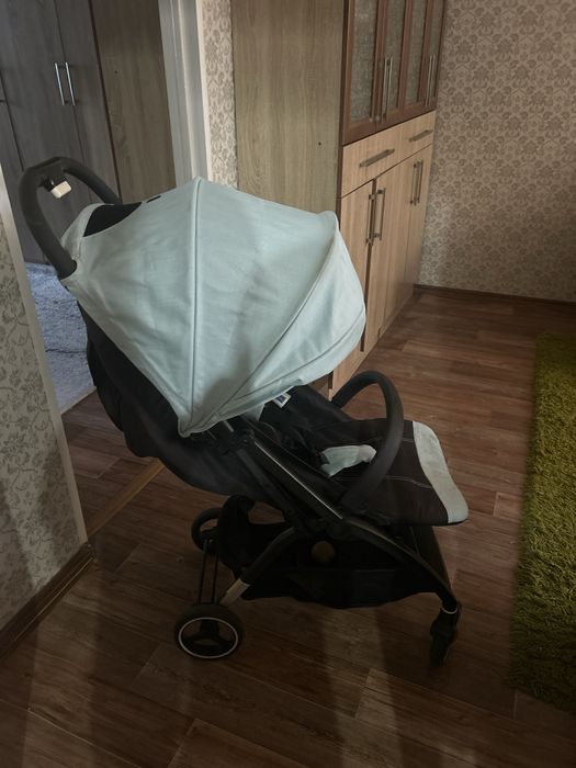 Продам коляску и вещи на девочку