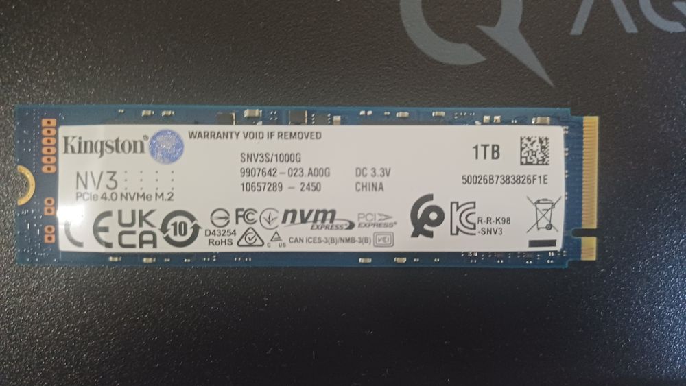 Vand Pc pe Componente Ryzen 5  Rami Corsair DDR4 16GB SSD NVME M2 1TB Carcasa Aqirys Canopus