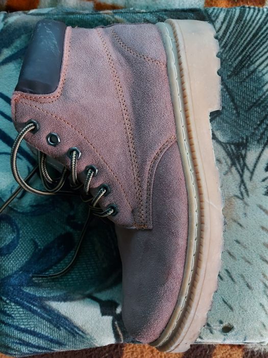 Vând bocanci noi marime 41-42