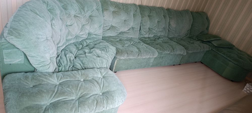 Продам большой диван б.у.