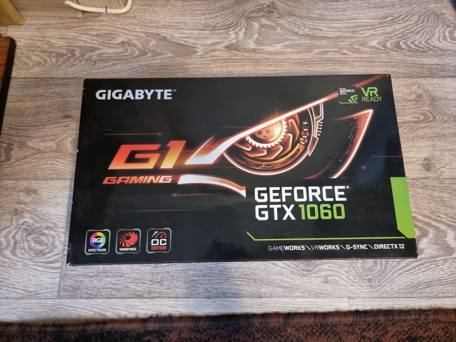 видеокарта и компьютер